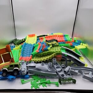 5 Lb Lot Of Magic Tracks & Accessories With 1 Truck